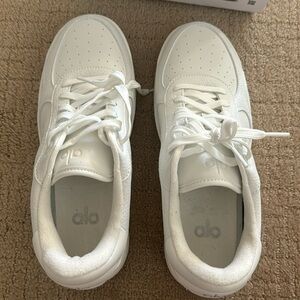 Alo x 01 classic white shoes size 8 women
